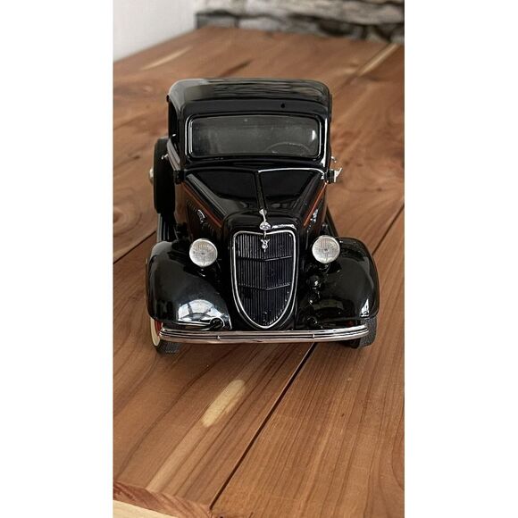 Danbury‎ Mint 1935 Ford Pickup Black 1/24 Diecast Truck w/Box - Picture 2 of 10